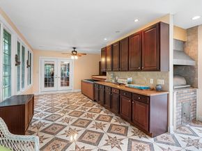17 Buchanan Ln, Weymouth MA 02190