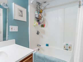 17 Buchanan Ln, Weymouth MA 02190