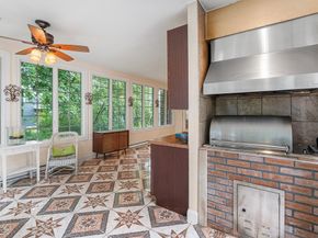 17 Buchanan Ln, Weymouth MA 02190