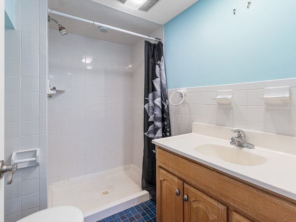 17 Buchanan Ln, Weymouth MA 02190