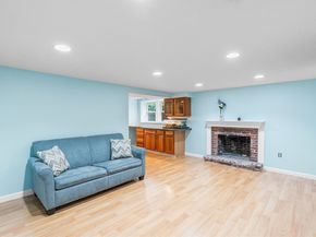 17 Buchanan Ln, Weymouth MA 02190