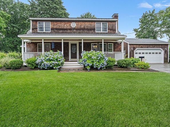 17 Buchanan Ln, Weymouth MA 02190