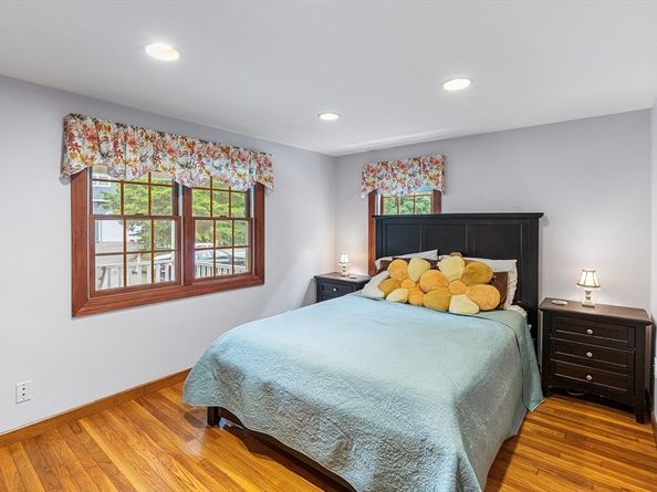 17 Buchanan Ln, Weymouth MA 02190