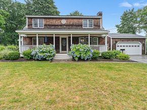 17 Buchanan Ln, Weymouth MA 02190