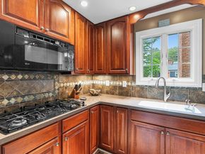 17 Buchanan Ln, Weymouth MA 02190