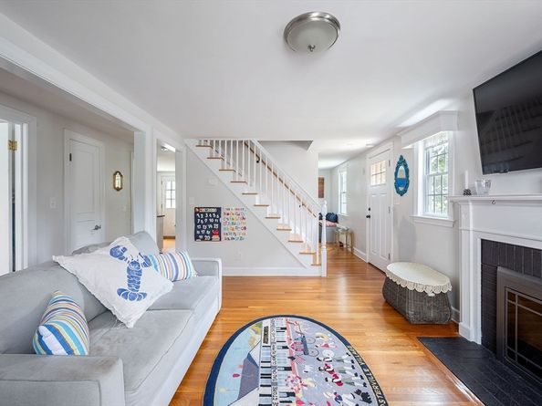 40 Lyman Rd, Milton MA 02186