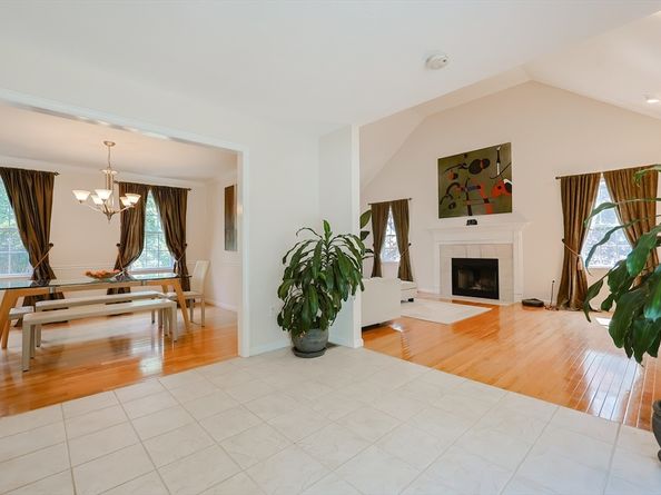 11 Heron Ln, Hopedale MA 01747