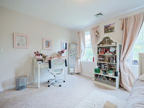 11 Heron Ln, Hopedale MA 01747
