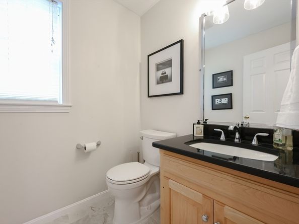 11 Heron Ln, Hopedale MA 01747