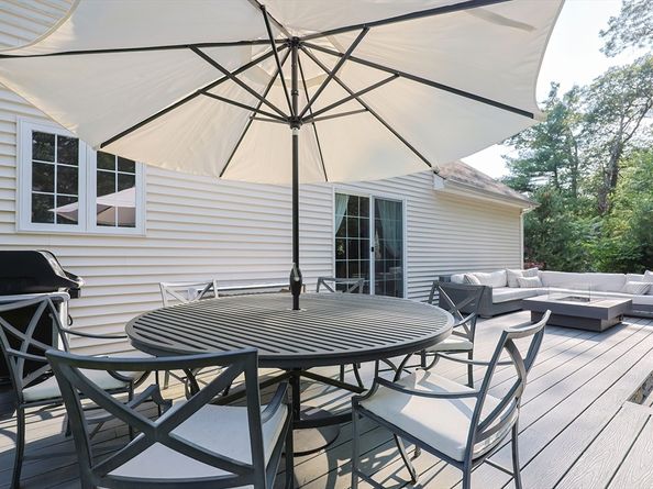 11 Heron Ln, Hopedale MA 01747