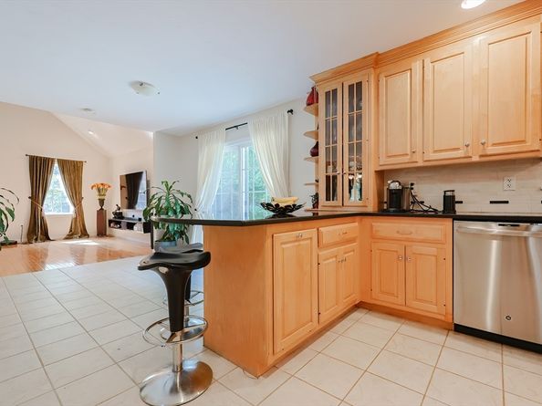 11 Heron Ln, Hopedale MA 01747