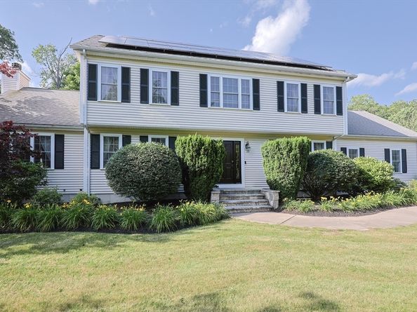 11 Heron Ln, Hopedale MA 01747