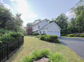 11 Heron Ln, Hopedale MA 01747