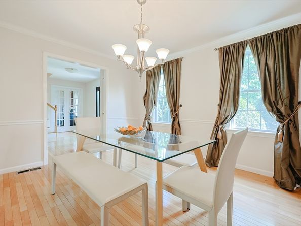 11 Heron Ln, Hopedale MA 01747