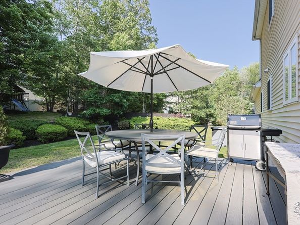 11 Heron Ln, Hopedale MA 01747
