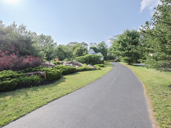 11 Heron Ln, Hopedale MA 01747