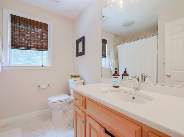 11 Heron Ln, Hopedale MA 01747