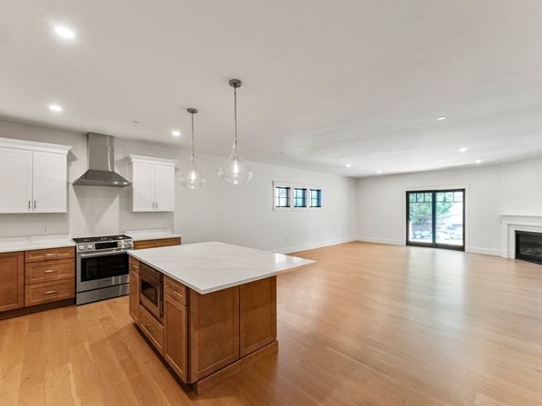 134 Court St 6, Plymouth MA 02360