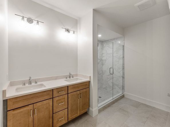 134 Court St 6, Plymouth MA 02360