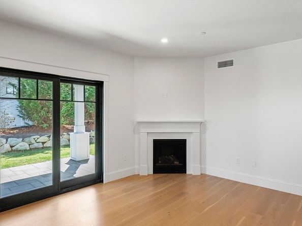 134 Court St 6, Plymouth MA 02360