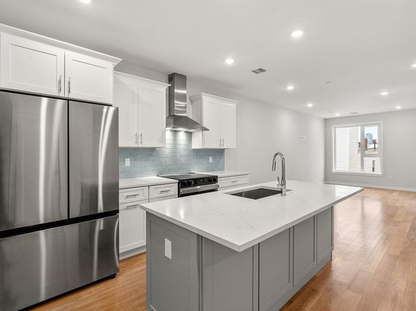 267 Old Colony 411, Boston MA 02127