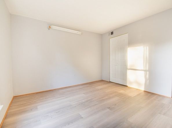 9 Shadowbrook Ln 27, Milford MA 01757