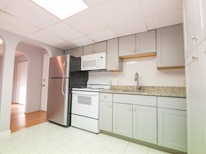 9 Shadowbrook Ln 27, Milford MA 01757