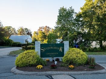 9 Shadowbrook Ln
