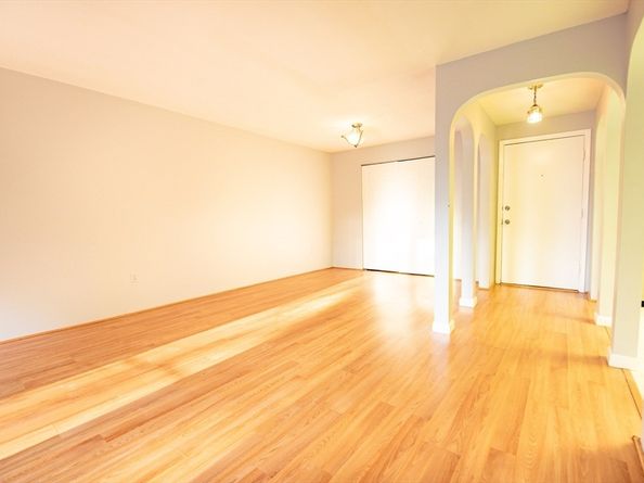 9 Shadowbrook Ln 27, Milford MA 01757