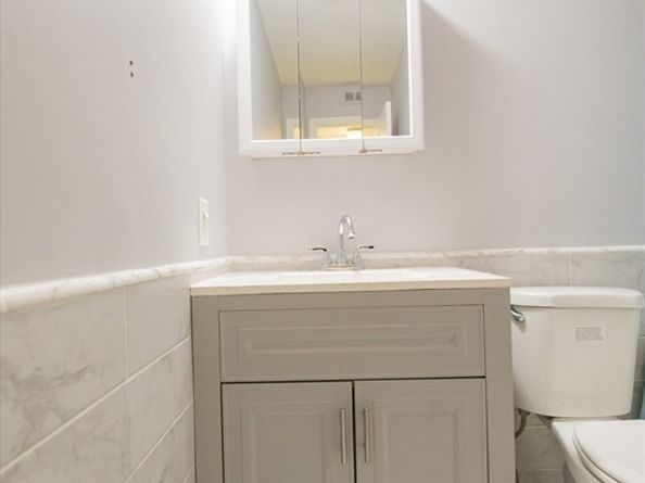 9 Shadowbrook Ln 27, Milford MA 01757