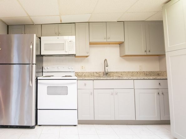 9 Shadowbrook Ln 27, Milford MA 01757