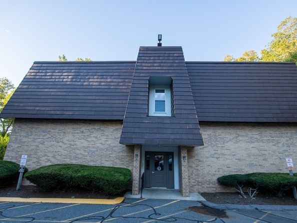 9 Shadowbrook Ln 27, Milford MA 01757