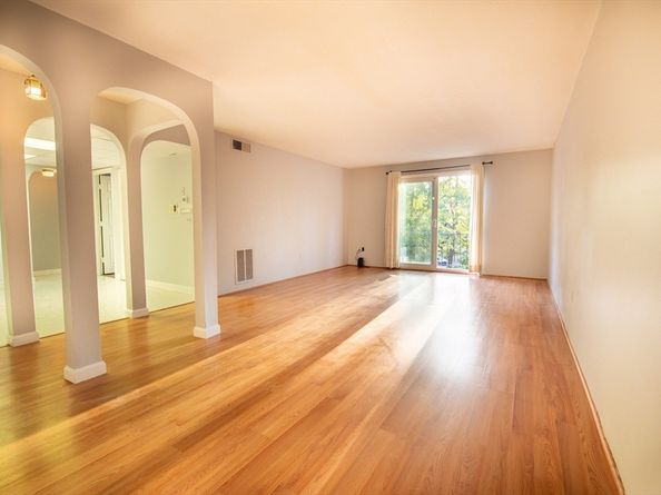 9 Shadowbrook Ln 27, Milford MA 01757