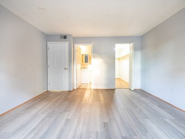 9 Shadowbrook Ln 27, Milford MA 01757