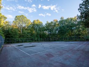 9 Shadowbrook Ln 27, Milford MA 01757