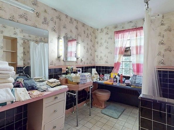 42 Ellis Dr, Worcester MA 01609