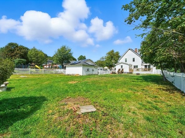 27 Clifton St, Fitchburg MA 01420