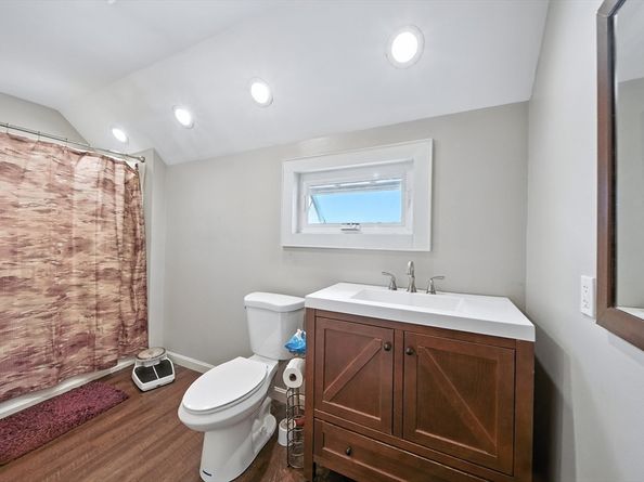 27 Clifton St, Fitchburg MA 01420