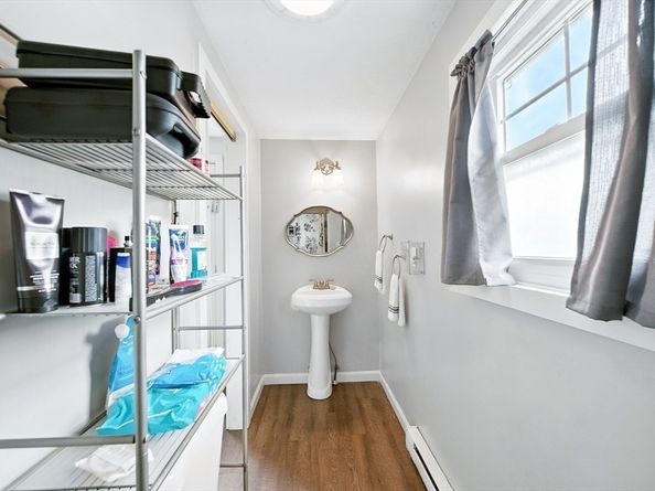 27 Clifton St, Fitchburg MA 01420