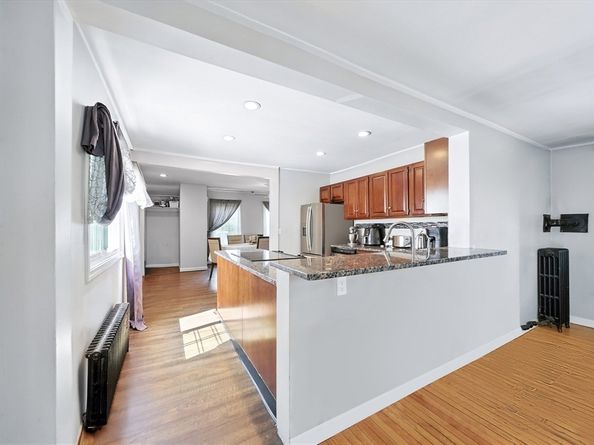 27 Clifton St, Fitchburg MA 01420