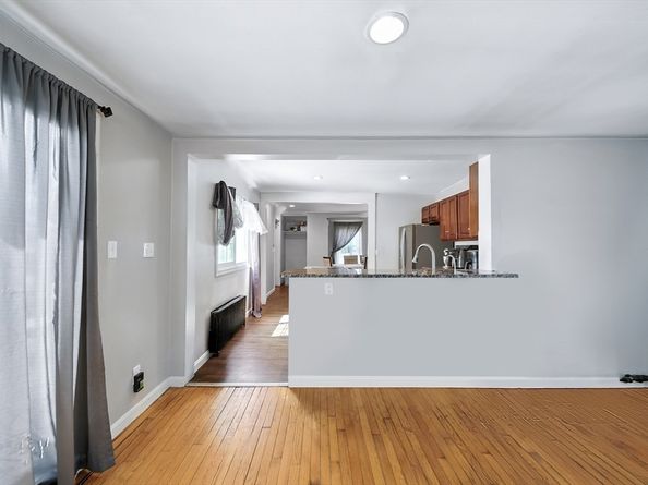 27 Clifton St, Fitchburg MA 01420