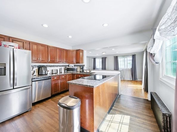 27 Clifton St, Fitchburg MA 01420