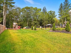 8 Hillside Dr, Sturbridge MA 01566