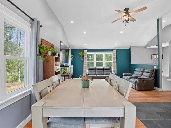 8 Hillside Dr, Sturbridge MA 01566