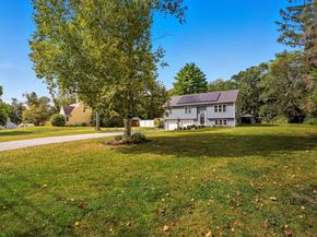 8 Hillside Dr, Sturbridge MA 01566