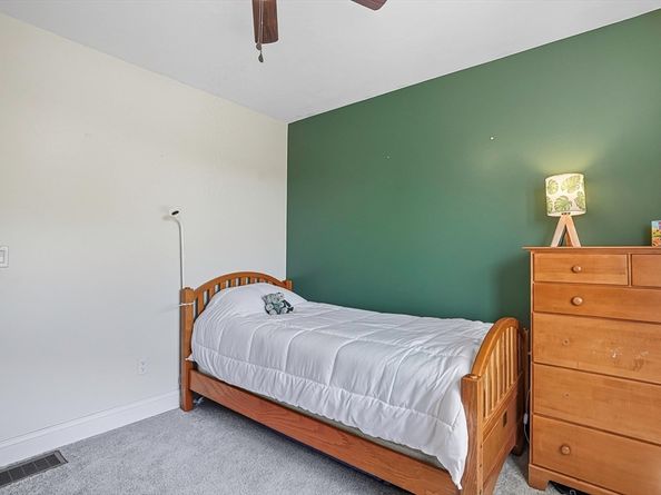 8 Hillside Dr, Sturbridge MA 01566