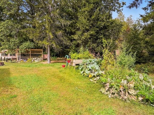 8 Hillside Dr, Sturbridge MA 01566