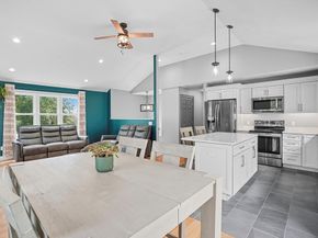 8 Hillside Dr, Sturbridge MA 01566