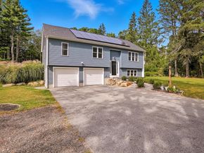 8 Hillside Dr, Sturbridge MA 01566