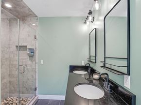 8 Hillside Dr, Sturbridge MA 01566